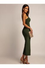 PRĄŻKOWANA SUKIENKA MIDI DOLCE KHAKI - obrazek 3